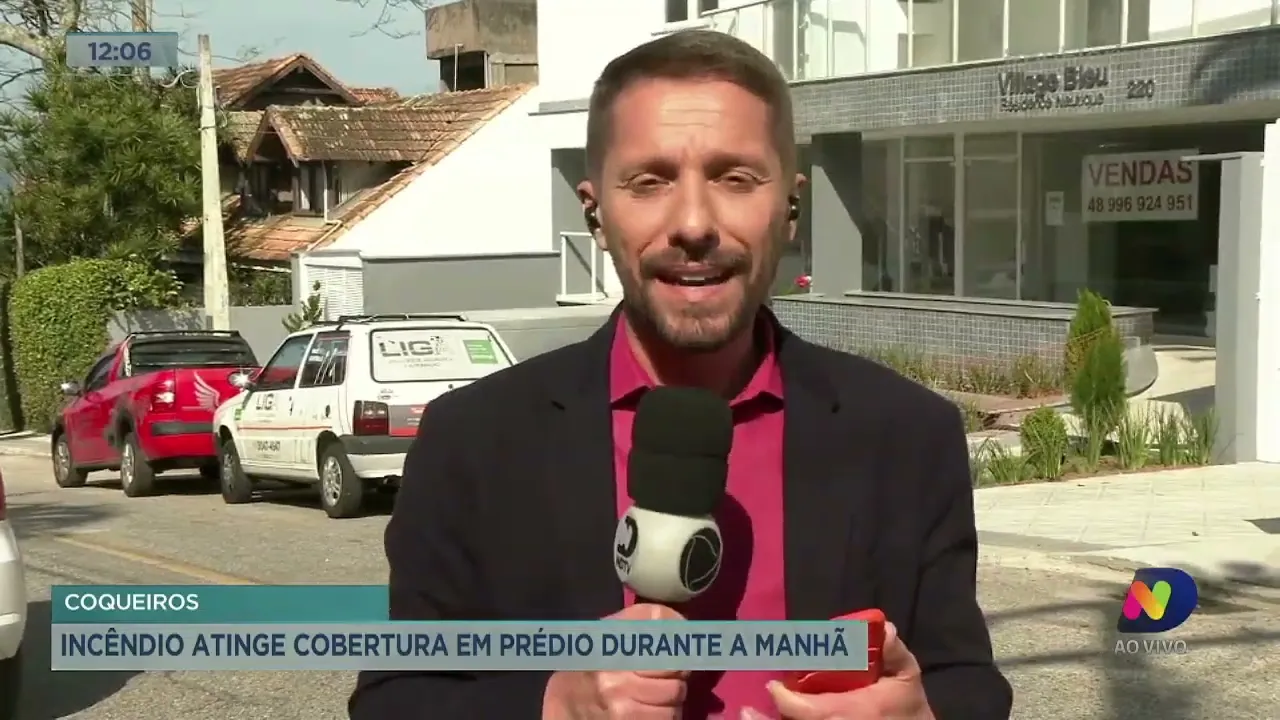 Coqueiros: incêndio atinge cobertura em prédio durante a manhã