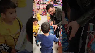 حنية الاخ رؤوف مارضي يشتري العاب مشان زين  زين وألفت دندنها