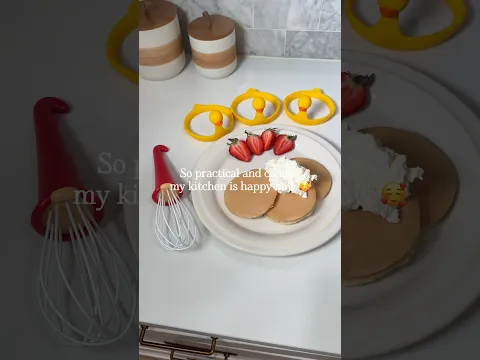 Breakfast, with a little whimsy 🥞✨🍓 Sunny Side Duck & Gmomeo
