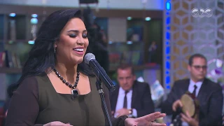 معكم منى الشاذلي الليل وسماه ونجومه وقمره وانت وانا مي فاروق تسحر الجمهور بأغنية ألف ليلة وليلة 