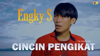 Download Slow Rock Terbaru - Engky S - Cincin Pengikat (Official Music Video) MP3