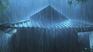 اهزم الضغط في 3 دقائق مع هطول أمطار غزيرة وأصوات رعد جامحة على سقف من الصفيح في الغابة ليلا 