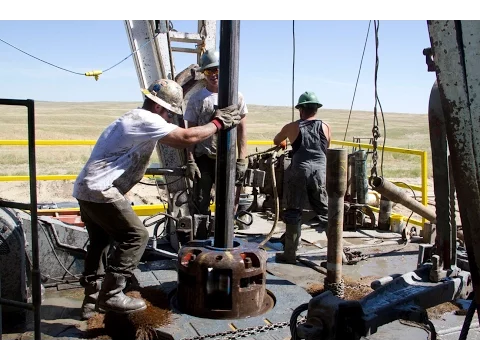 Download MP3 Roughnecks at Work in HD - Drilling Rig Pipe Connection