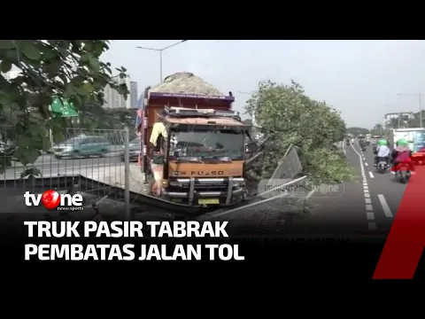 Diduga Sopir Mengantuk, Truk Pasir Hantam Pembatas Jalan Tol
