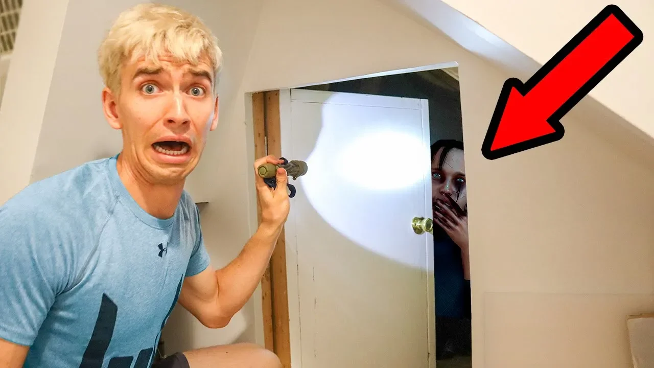 EXPLORING MY BROTHERS SECRET HIDDEN ROOM AT 3AM!!