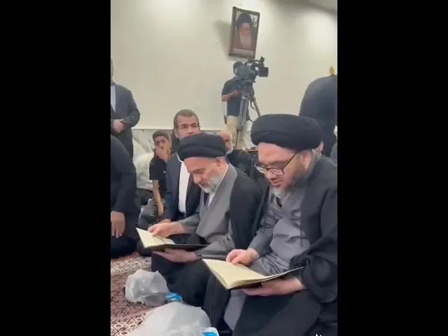 ⁣جانب من حضور نجلي السيد السيستاني (حفظهم الله) في فاتحة العلامة المحقق السيد محمد مهدي الخرسان (رض)