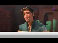 [BANDE RYTHMO] Raiponce - Raiponce tient Flynn Rider en otage.