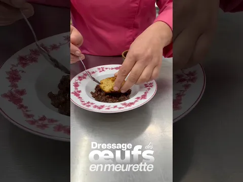 Œufs en meurette : le dressage parfait au Clos de Vougeot !