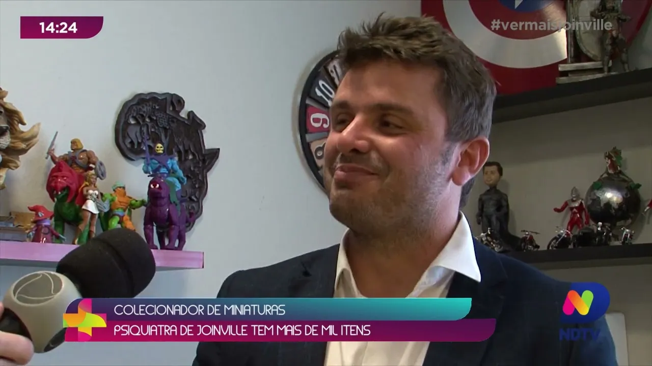 Colecionador de miniaturas: psiquiatra de Joinville tem mais de mil itens