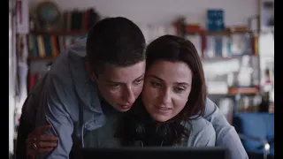 JULIAN : un amour lesbien tournant au tragique (bande-annonce)