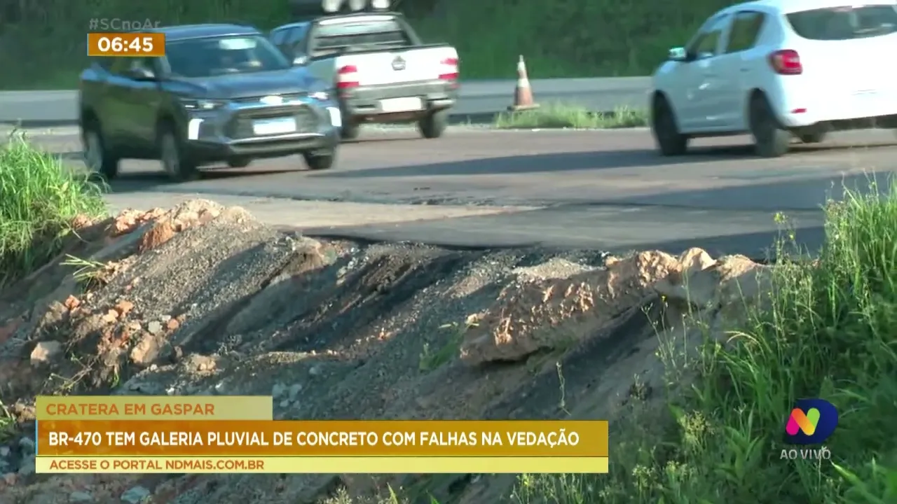 Galeria pluvial de concreto na BR-470, em Gaspar, apresenta falhas na vedação