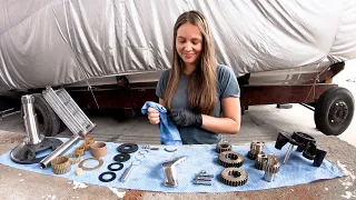 ⛵️How NOT to grease a sailboat’s winch (We are selling our MAST!! ) #107