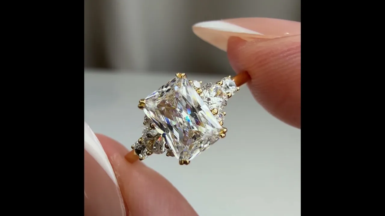 Serene丨1CT Radiant Cut Lab Diamond Side Stone Engagement Ring