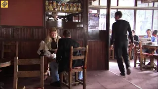 مراد علمدار و إيبرو يلعبون طاوله مشهد رائع من وادي الذئاب الجزء ثالث 