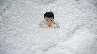 NTN - Tôi Đã Thả 100 Tỷ Hạt Xốp Vào Bể Bơi (Making A 100 Billion Styrofoam Seeds Swimming Pool)