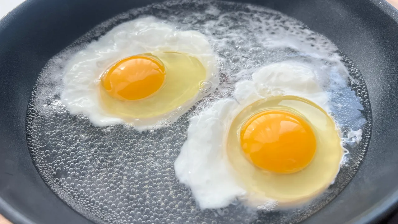 물로 만든 계란 프라이