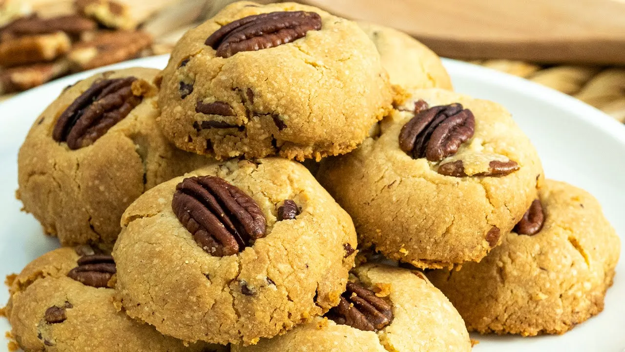 Butter Pecan Cookies Recipe for Beginners! (Homemade 4 Ingredient Butter Pecan Sandies Cookies)