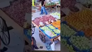 لحظة تفجير أجهزة البيجر في سوق للخضار في بيروت 