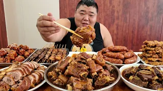 【大骨头】猴哥寻味社区温情，20斤大骨头一锅出，肉质酥烂入味，大伙直夸好孩子！【胖猴仔】