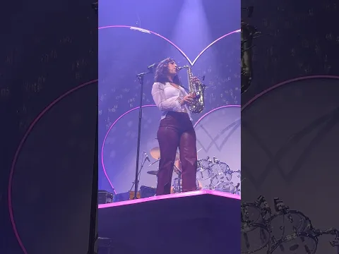 Qui n’a pas encore rencontré la sulfureuse MADAME POUPOUCH et son Saxo ?!