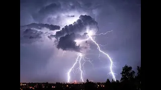 سبحان من سبح الرعد بحمده والملائكة من خيفته صوت الرعد مخيف والله The Sound Of Thunder 