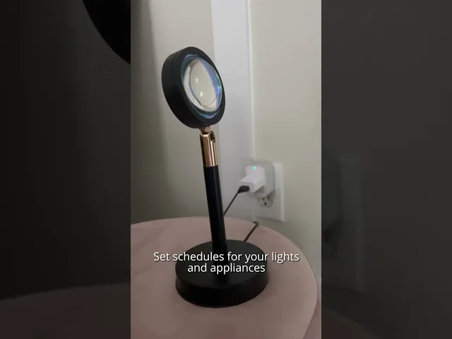 Адаптер Smart за контакт 1х Шуко 10A с мерител Aqara Plug - 0646, AQARA, SP-EUC01 на нощна лампа.