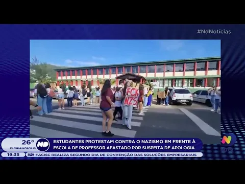 Estudantes protestam em frente à escola de professor afastado por suspeita de apologia ao nazismo