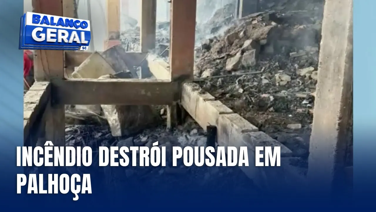 Incêndio de grandes proporções atinge pousada na Enseada de Brito, Palhoça