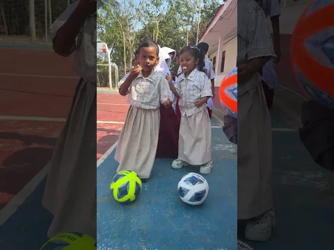 Games seru tebak warna saat main bola
