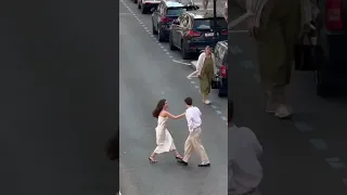 بدي دوب عيني عني عليك ورموش حواليك اليسا  بدي دوب عيني عني عليك ورموش حواليك اليسا