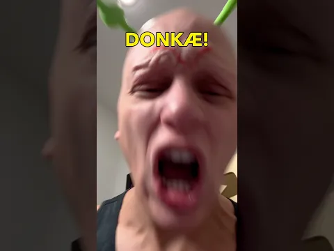 Shrek uses his swamp ahh 🍑 to prove he’s hot enough for Fiona #comedy  #funny #shrek #alopecia