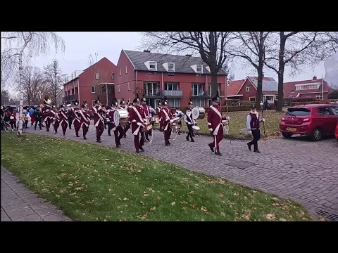 Video Beelden van Showband MV Noordenveld tijdens de Sinterklaasintocht in Peize, gepubliceerd op 24 november 2025. Sfeerbeelden van een eerdere editie; geen bevestiging van het programma voor 2026.