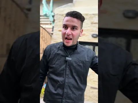 اخد خصله من شعرها لسبب