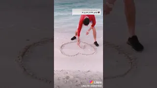 كتب حرف M على الرمل حسب طلب متابعيني 