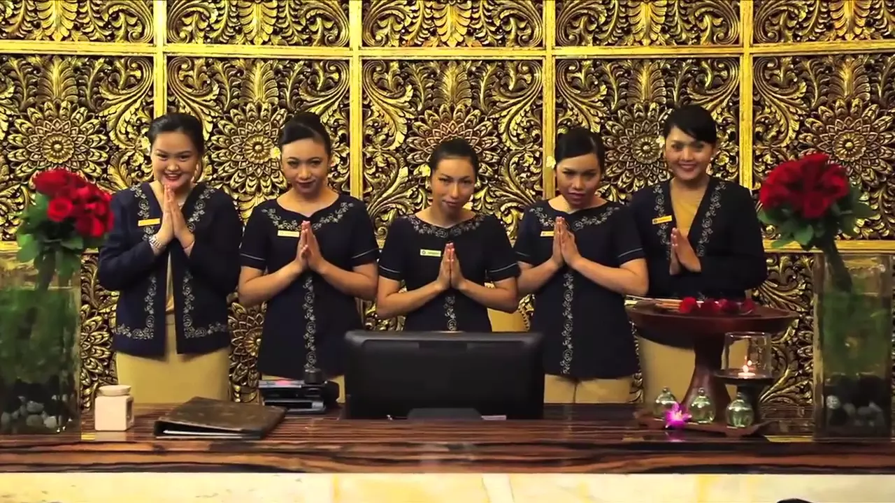 The Trans Luxury Hotel Video Tour IND , Published on May 29, 2012
Nikmati Video Tour hotel kami, jelajahi setiap sudut dan fasilitas dari The Trans Luxury Hotel Dengan senang hati kami ingin mendengar komentar dan saran dari Anda.
Terimakasih =)