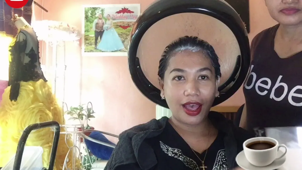 Hi Guys, divideo ini aku mau sharing pengalaman pribadiku bagaimana cara mengatasi rambut yg rusak a. 