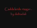Nilüfer- Caddelerde rüzgar aklımda aşk var...