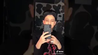 اغنية ياكوين ولابسة تاج 