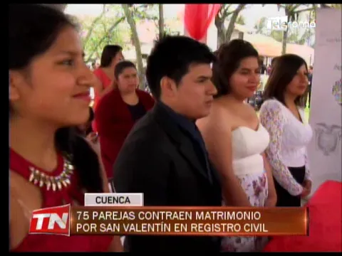 75 parejas contraen matrimonio por San Valentín en registro civil