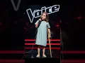 Download Lagu Gadis cacat mengejutkan The Voice — penonton menangis saat dia bernyanyi