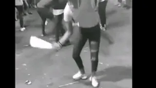 احلى بنت بترقص بالسكاكين فى فرح شعبى لا تفوتك 