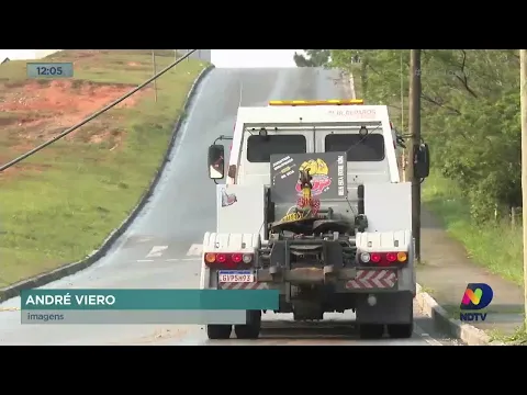 Ônibus perde o controle e causa acidentes na Avenida das Torres