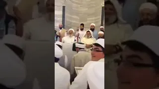 يا نفس لا تقنطي من زلة عظمت  إن الكبائر في الغفران كاللمم   دندنها