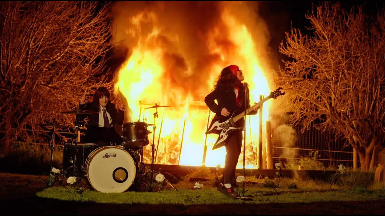 Teenage Joans - Kaleidoscopes (Official Music Video) Teenage Joans - Kaleidoscopes (Official Music Video)