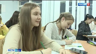 В Омских школах стали преподавать волонтёры
