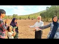 Download Lagu Oude man redde zijn leven door land te doneren aan dakloze vrouw
