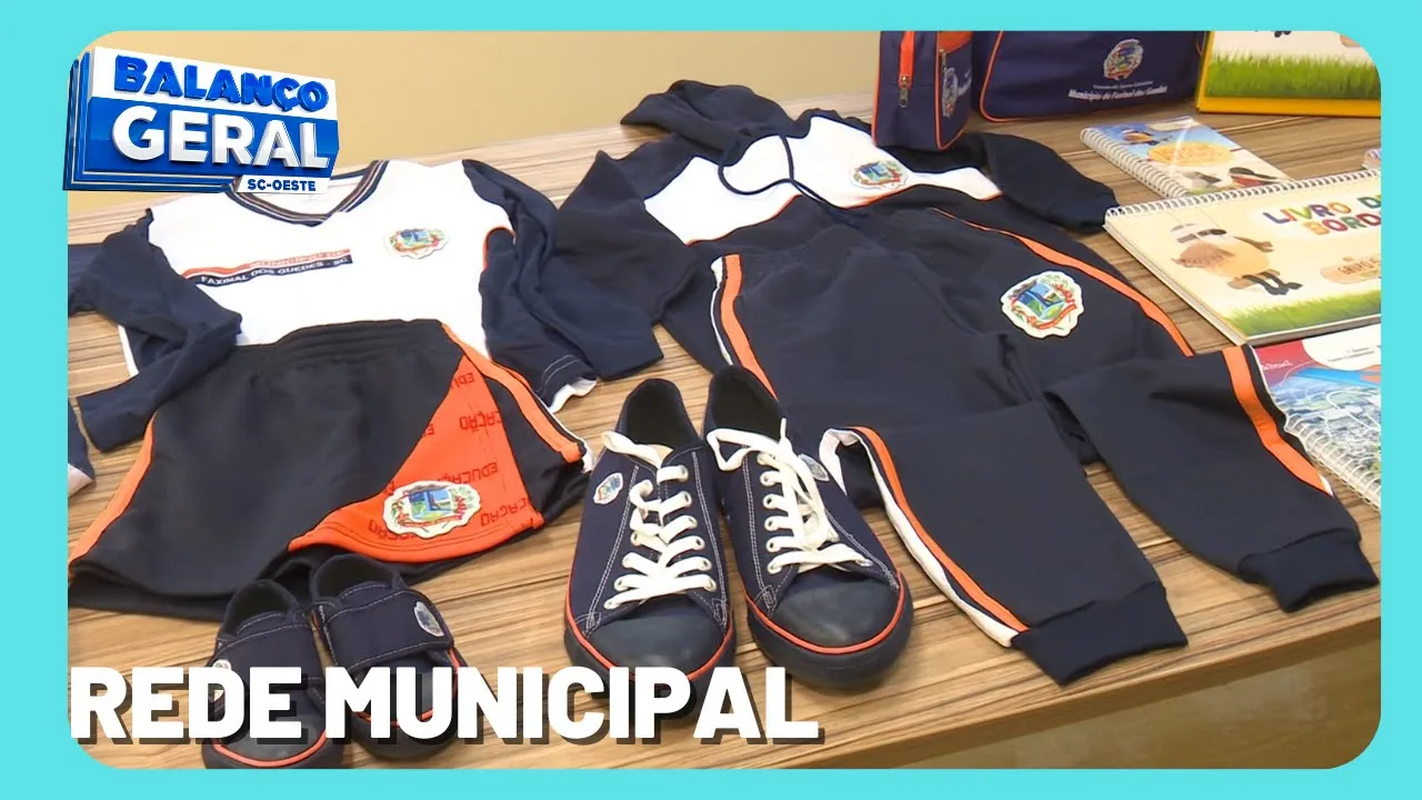 Faxinal dos Guedes entrega cartão para compra de material escolar no comércio local