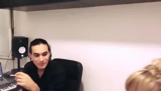 Victoria De Angelis and Ethan Torchio Enter Sandman Maneskin Metallica