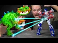 Lagu Help! DIY PIANOSAURUS vs TRANSFORMERS! 😱 *Deze DIY-strijd ging VEEL TE VER* 🤯