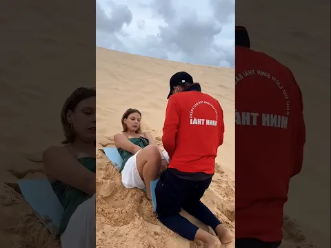 Her First Dubai Desert Skateboarding Experience! π³ποΈ